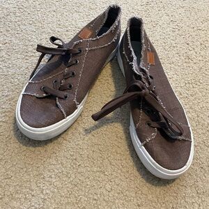 Brown sneakers size 8